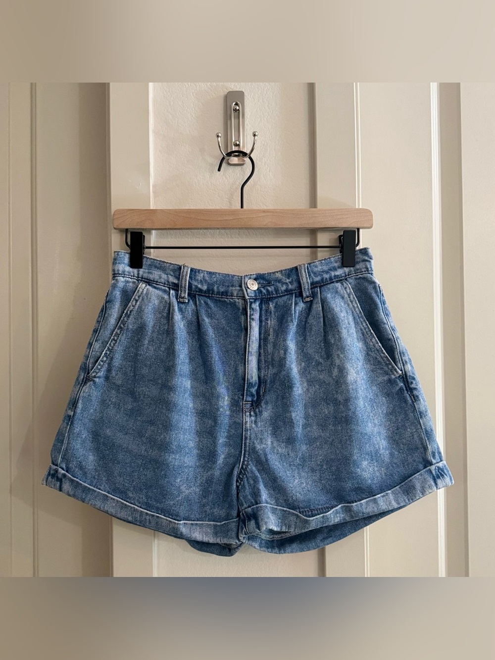 American Eagle Mom Shorts, High Rise Blue Denim, Size 6, Style 5319
